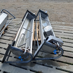2 Stk. gebrauchte Kipptränken zur Wandmontage, Länge: 2,30 m VK50